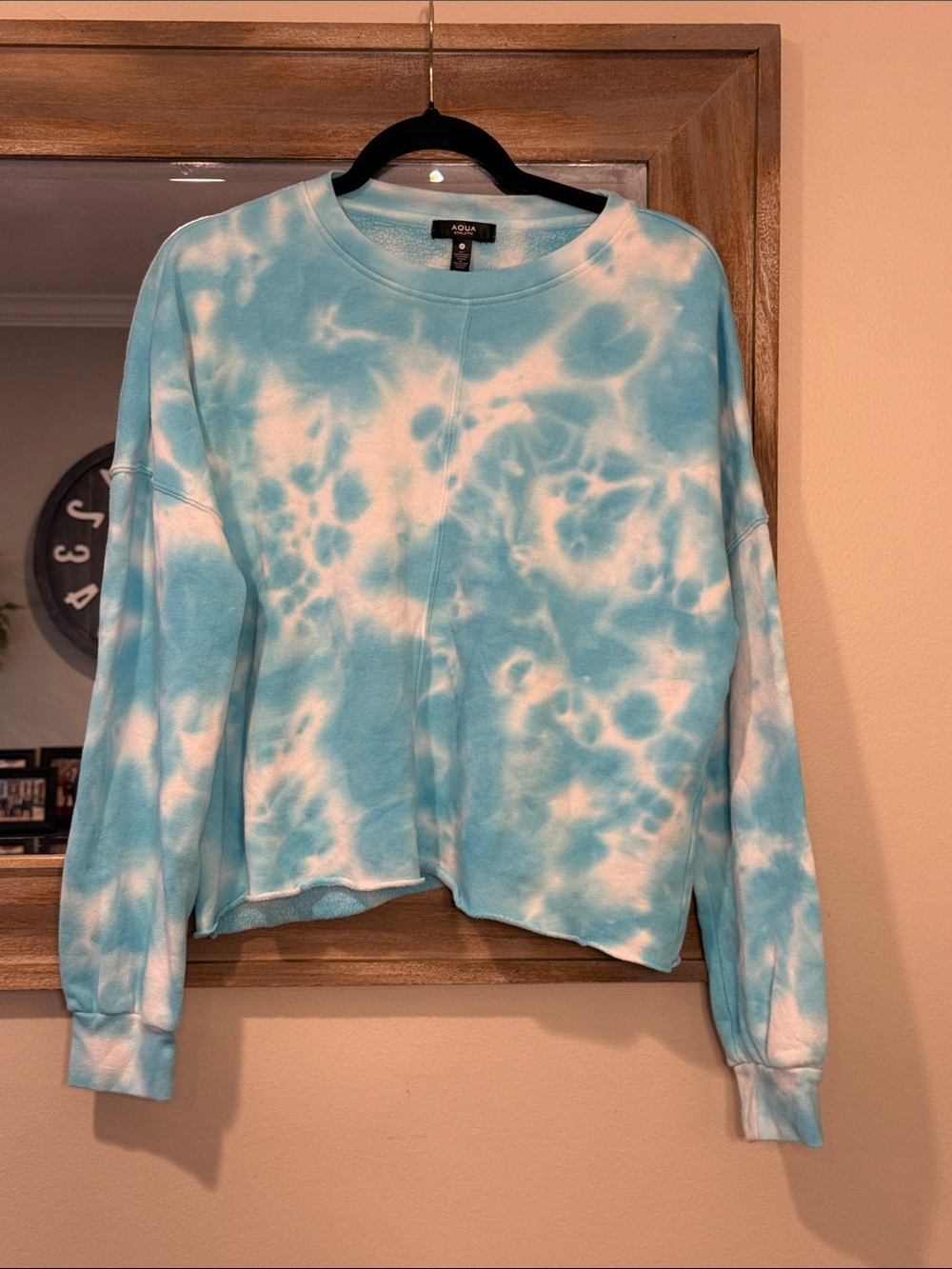 Aqua Women's Aqua Blue and White Tie-Dye Crewneck Sweatshirt